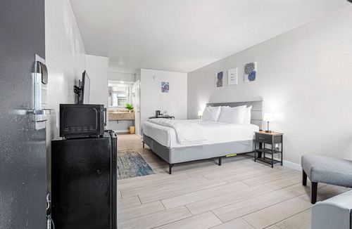 Hollywood Hotel | We Are Your Affordable Alternative in Hollywood, FL – With Breakfast!