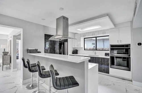 Hollywood Lakes House | Welcome to Paradise! 1 mile to beach heated pool!