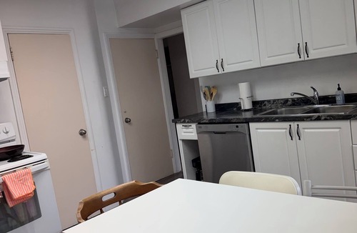 Victoria House | Welcoming 3 br house with WiFi in Victoria