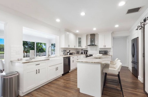 Wellington House | Wellington Lakehouse Heated Pool & Views