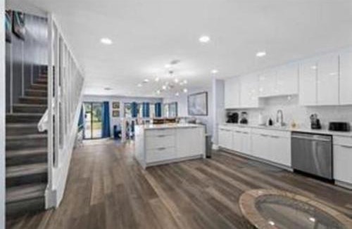 Wellington House | Wellington Updated Townhouse