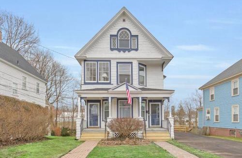 West Hartford Apartment | West Hartford Center: Cozy New England Apartment