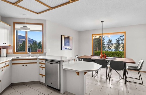 Central Okanagan House | West Kelowna Home: Hot Tub, Sauna, Views