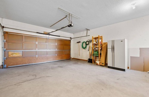 Central Okanagan House | West Kelowna Home: Hot Tub, Sauna, Views