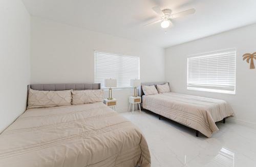 West Palm Beach Villa | West Palm Beach Luxury Villa with Pool and Games