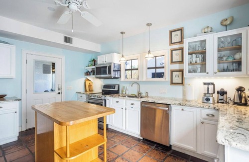 Southside House | West Palm Beach- Mediterranean Estate -Heated Pool -6 bedrooms/4 bath- Sleeps 14