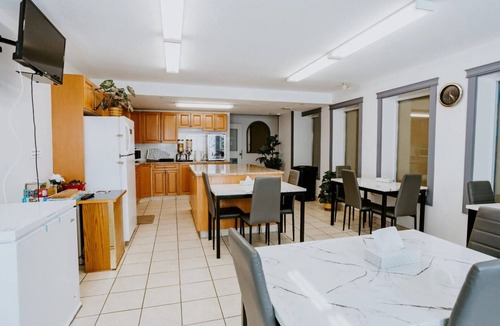 Red Deer Hotel | Western Budget Motel Plus Mosaic Suites