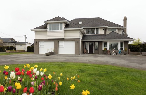 Metro Vancouver Regional District House | Westham Island - Hot tub/Fire Pit! Sleeps 8 in a quaint farm setting.