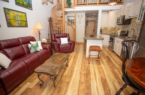 Crested Butte Condo | Whetstone Chalet, Golf, Private Lake, XC Ski, Bike trail to Town!