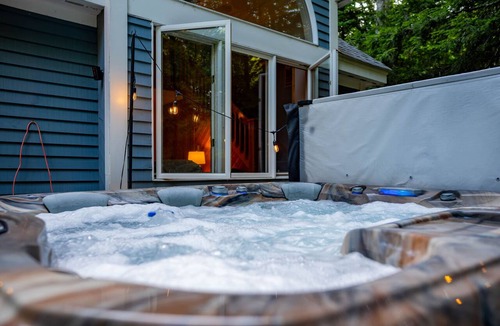 Campton House | White Mountain Basecamp | Hot Tub + Firepit + EV