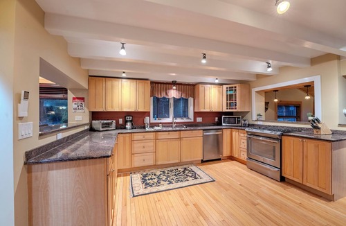 Woodstock House | White Mountains-10 Min to Loon-Hottub-Dog Friendly