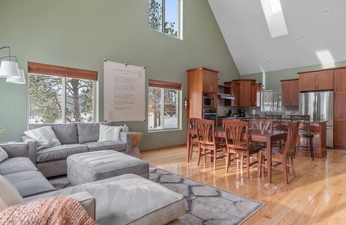 Hill City Cabin | Whitetail · Leighton`s Lodge-Hot Tub-Borders National Forest
