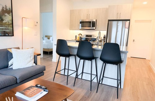 Golden Condo | Whitetooth Vista Luxury Downtown Condo Mtn Views