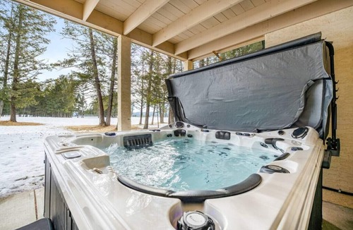 East Kootenay Apartment | Wide Open Spaces | Hot Tub | Springs Golf Course
