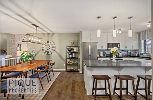 Southwest Edmonton House | Wild Haven Retreat - HotTub - King Bed - Fireplace - BBQ!
