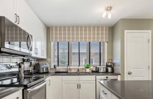 Southwest Edmonton House | Wild Haven Retreat - HotTub - King Bed - Fireplace - BBQ!