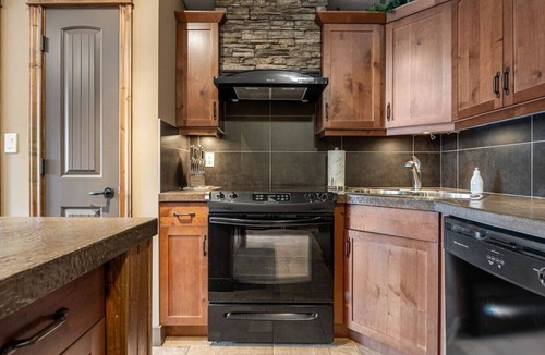 East Kootenay Apartment | Wild Horses | Pool | Hot Tub | Hot Springs