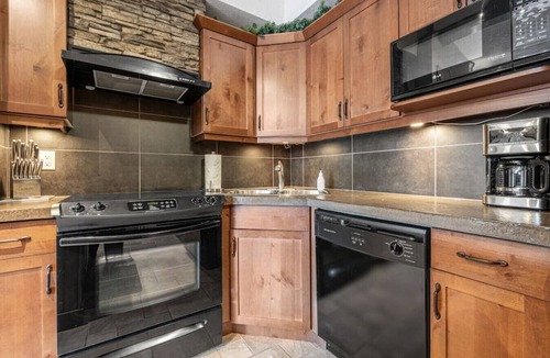 East Kootenay Apartment | Wild Horses | Pool | Hot Tub | Hot Springs