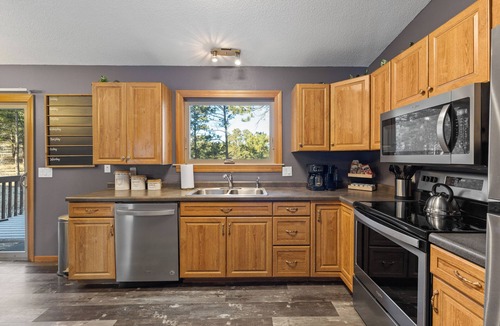 Colonial Pine Hills House | Wildlife Estates. Spacious 4-BR, Dog Friendly, Bonus-Game Rm, HotTub, Garage