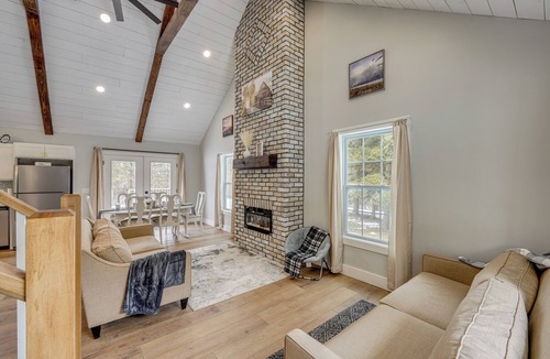 Willard Cottage | Willard Home On Working Farm w/Water Views!