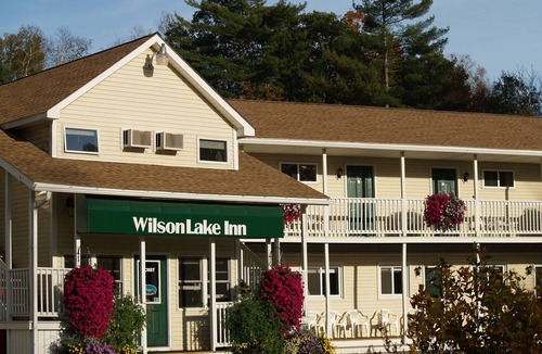Dryden Apartment | Wilson Lake Inn Waterfront Stay | Kayaks, Canoes, WiFi & Lake Views