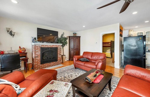 Alton Bay House | Winnie Waterfront - Beautiful Lakefront Home! sandy water, Close to Gunstock!