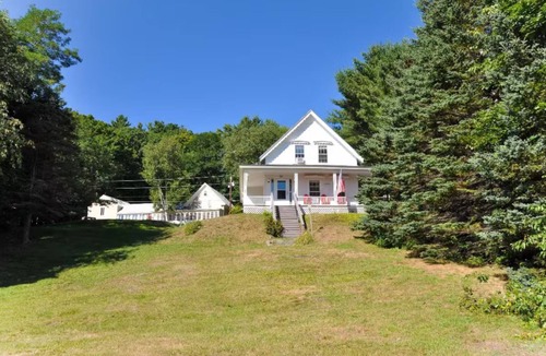 Center Harbor House | Winnipesaukee Welcoming 5-bedroom Lake View Family Home in Scenic Center Harbor