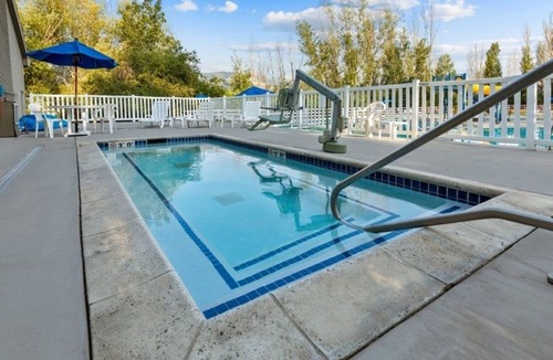 Wolf Creek Resort | Wolf Creek | Romantic Ski Retreat | Pool + Ski
