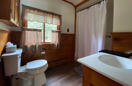 Wolfeboro House | Wolfeboro: lakehouse & separate guest house on Lake Winnipesaukee. Sleeps 8