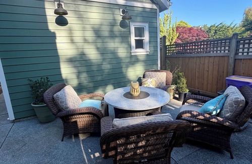 Fairfield Apartment | Wonderful 2 bedroom/2 bath fully furnished suite steps from the Ocean
