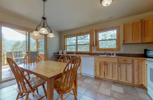 Estes Park Cabin | Wonderful location with full kitchen, furnished deck & mountain views