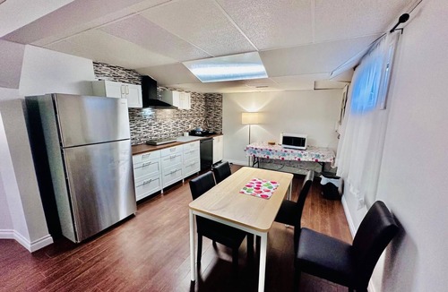 Hinton House | Woodland Basement Suite near Boardwalk