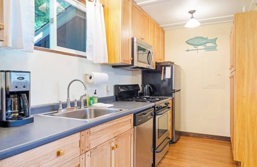 Mount Desert Cabin | Woodland Home near Long Pond w/Spacious Living Area, Full Kitchen & Deck