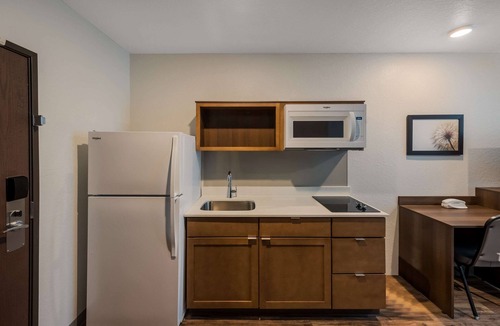 West Palm Beach Hotel | Woodspring Suites West Palm Beach