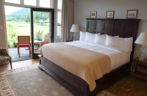 Sturdies Bay Hotel | Woodstone Manor Inc.