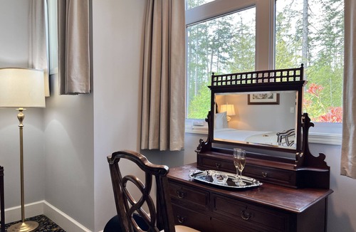 Sturdies Bay Hotel | Woodstone Manor Inc.