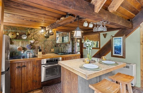 Missouri Heights Cabin | World Famous Rocky Mountain Treehouse | Hot Tub