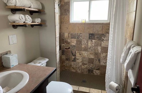 Dead Man's Flats Condo | Yam 14 - 1 Bedroom with Queen