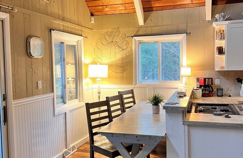 Conway House | Year Round Waterfront Chalet in Amazing Private Location!