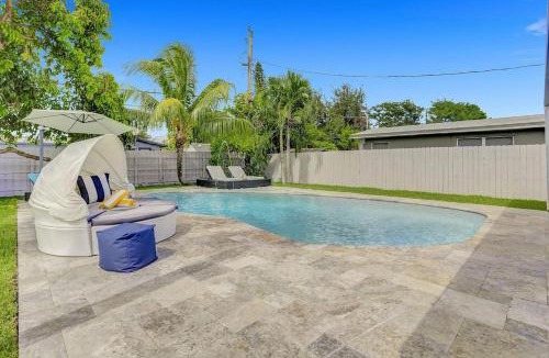 Driftwood Villa | Yehudas Tropical Villa with Heated Infinity Pool