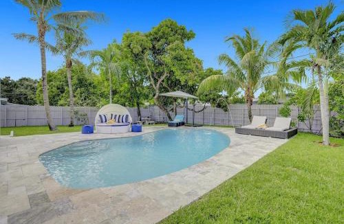 Driftwood Villa | Yehudas Tropical Villa with Heated Infinity Pool