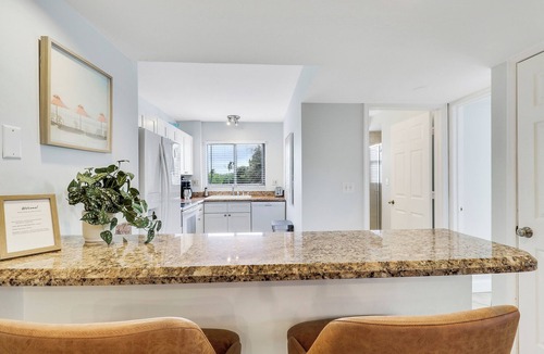 Bella Vista Condo | You will love it here! - large 2 story Condo, 3 min walk from beach