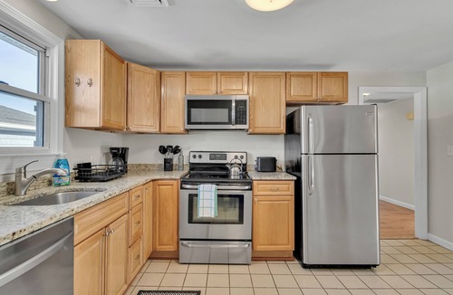 Oak Square Apartment | Your Boston Home Base: Modern Furnished 3BR with Easy Hospital Access
