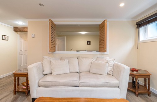 Saanich House | Your choice of 1 or 2 bedroom configuration