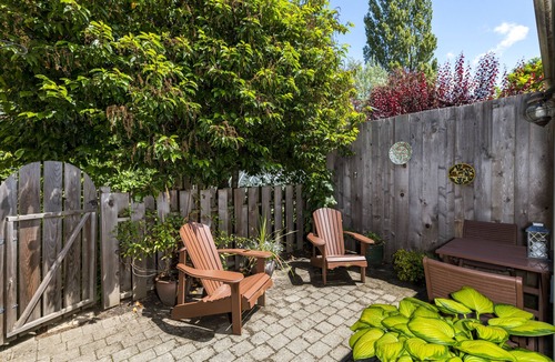 Ganges Bed & Breakfast | Your Garden Sanctuary