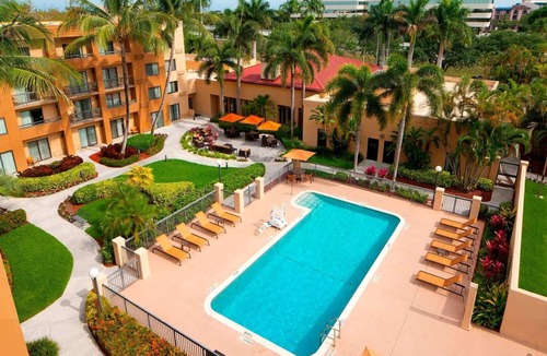 Boca Raton Hotel | Your Home Away From Home! 3 Modern Units, Short Drive to Highland Beach, Pool!