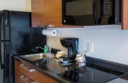 Rapid City Hotel | Your Home Away from Home! Pet-Friendly w/Kitchen Near WaTiki Indoorr Waterpark!