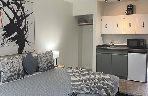 Okanagan-Similkameen Hotel | Your Okanagan retreat awaits just steps away from Skaha Lake & Penticton Airport