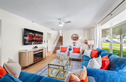 West Palm Beach Villa | Your own 5BR Private Oasis! wPrivate PoolPickleball