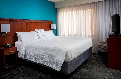 Boca Raton Hotel | Your Sunny Escape, Minutes to Boca Raton Beach, Pet-Friendly, Free Parking, Pool